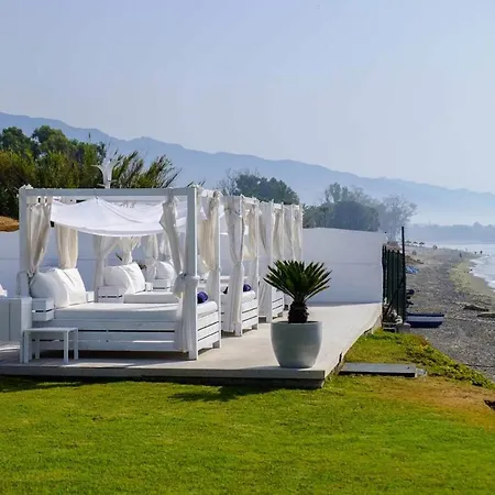 Villa Amazing Beachfront Heated Pool
